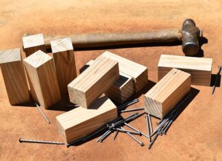 Czy trzeba wiercić pod wkręty ciesielskie?