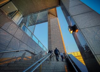 Czy wchodzenie po drabinie jest praca na wysokości?