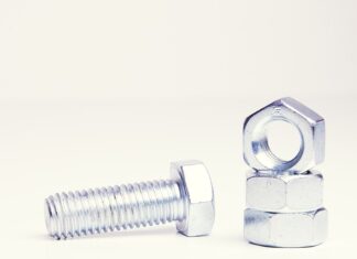 Jak wyrównać łoże tokarki?