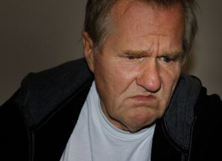 Jak szlifować lakierowane drewno?